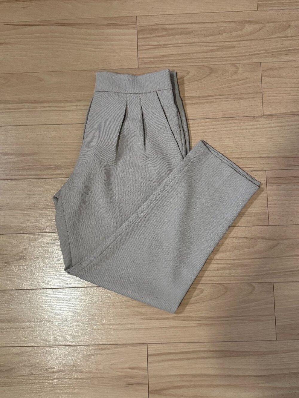 RITZIA Babaton Cohen Pleated Cropped Crepe Trousers Taupe Gray 0